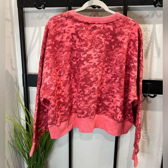 Under Armour Rival Fleece Camo pink Crew Sweatshirt size large - Picture 4 of 16
